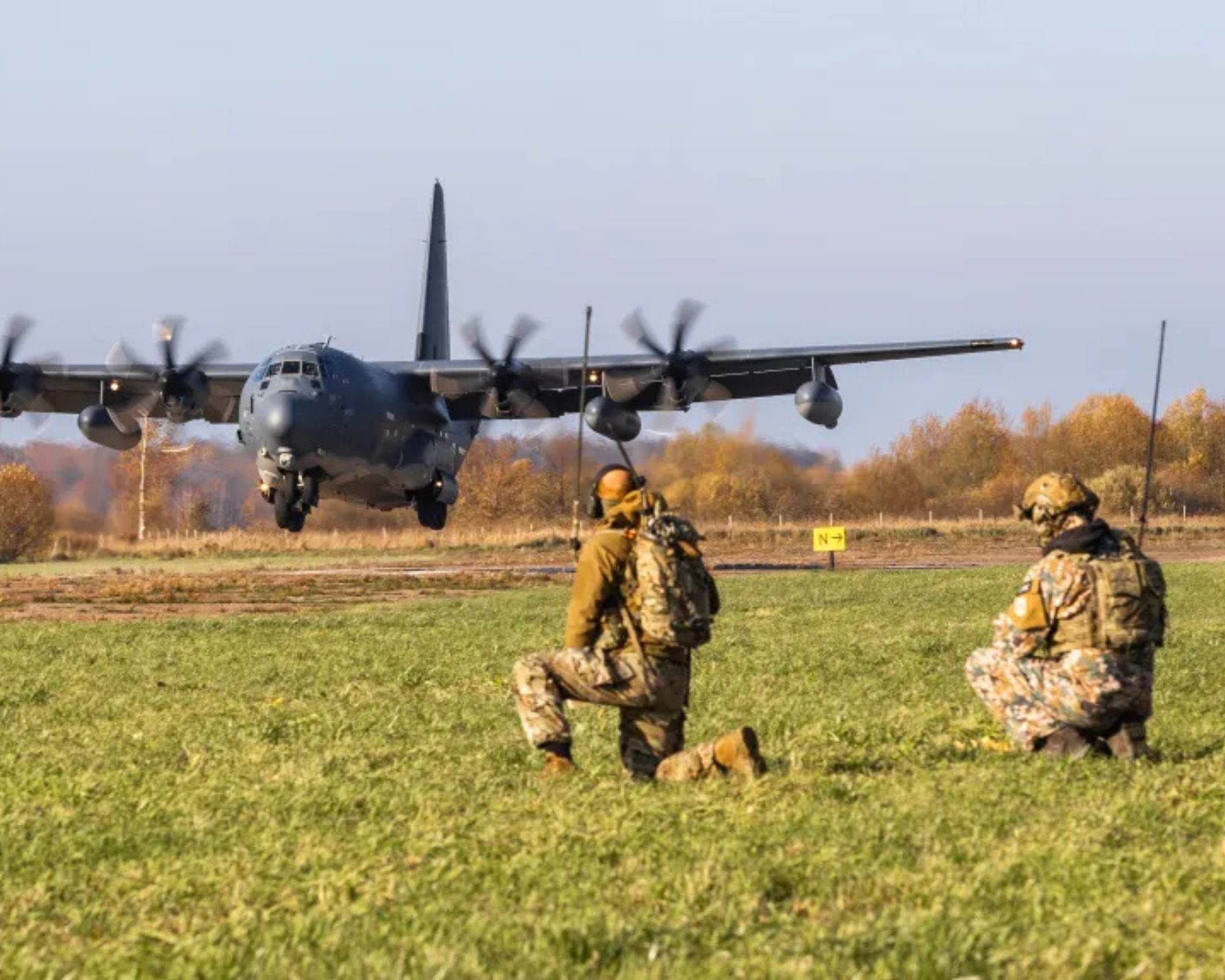 چگونه باند خاکی فرودگاهی در قلب ایران به مرکز یک عملیات نظامی پیچیده تبدیل شد
