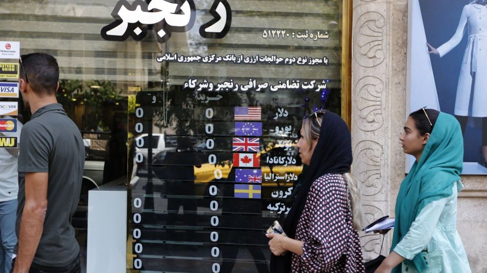 دلار در آستانه ۲۰۰هزار تومان و دست خالی جمهوری اسلامی