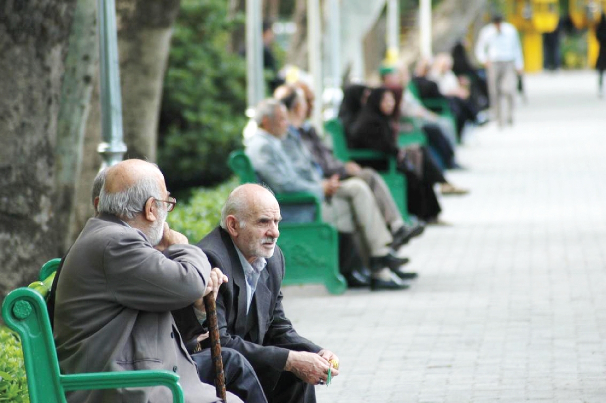 صندوق‌های بازنشستگی زیر دو تیغ، فساد داخلی و فشار خارجی در ایران