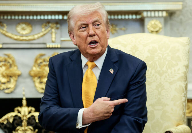 ترامپ در واکنش به بستن تنگه هرمز جمهوری اسلامی را به بمباران نیروگاه‌ها تهدید کرد