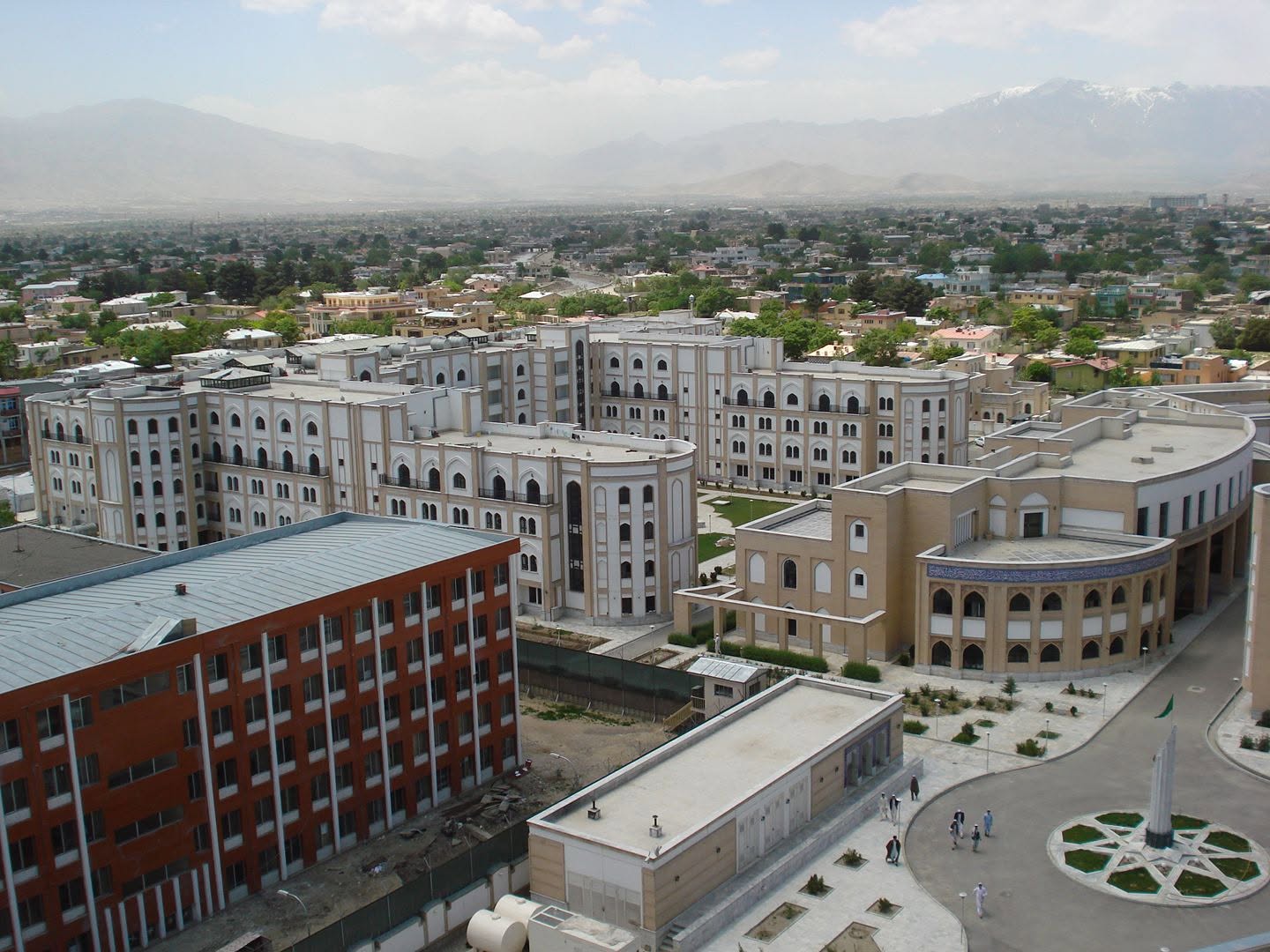 تعطیلی اجباری بزرگ‌ترین مرکز مذهبی و تلویزیون شیعیان در کابل توسط طالبان