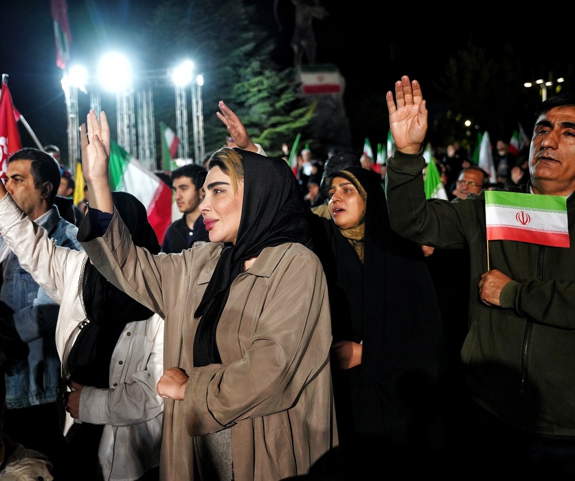 بازار سودآور تجمعات شبانه؛ از تولید بنر و پرچم تا بازیگران «جنگ نرم»