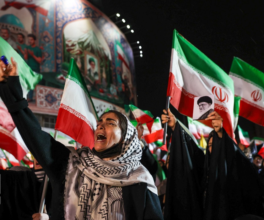 نمایش حامیان حکومت در فضاهای عمومی؛ حیدرحیدرکنان روان مردم را نشانه می‌گیرند