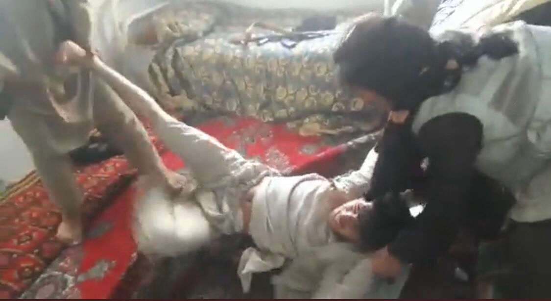 نیروهای طالبان در تخار یک دانش‌آموز را کتک زدند