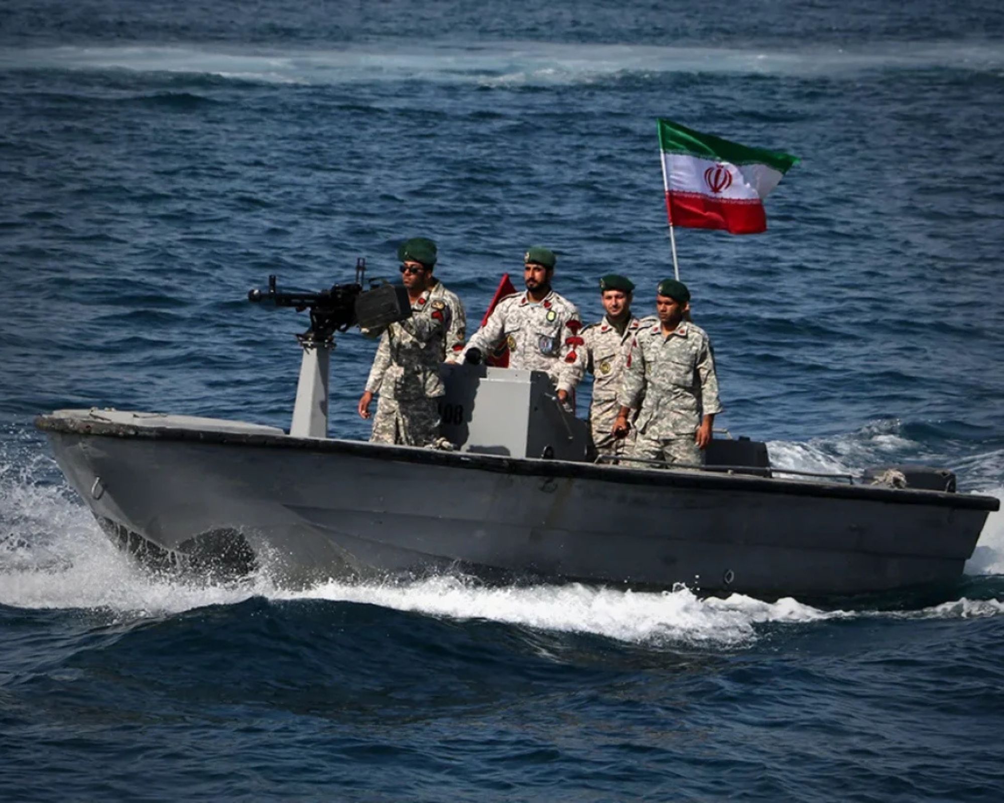قایق‌های تهاجمی تندرو در تنگه هرمز؛ تهدید جدید رژیم ایران