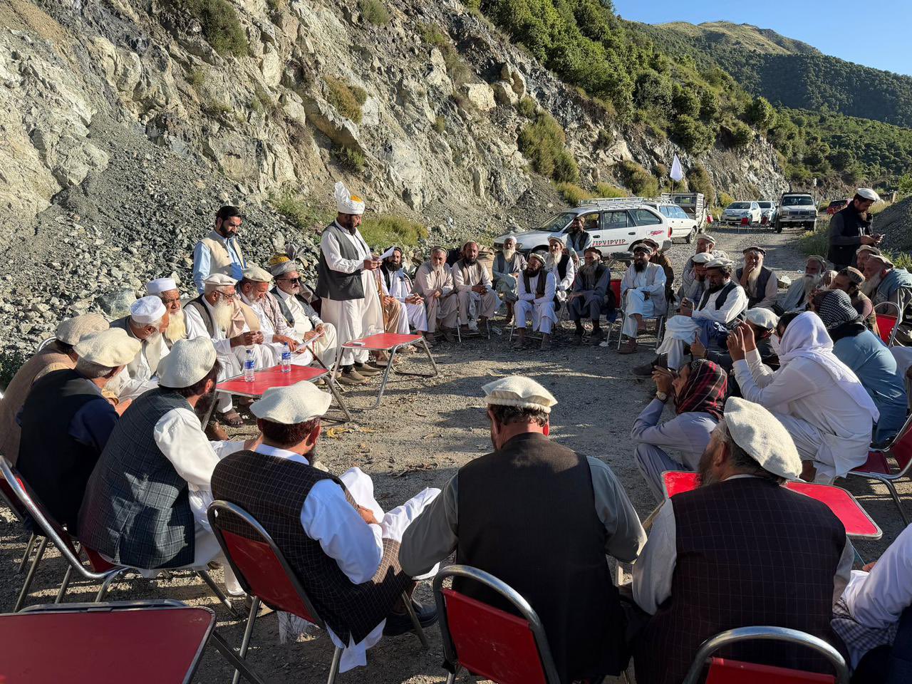 توافق سران قبایل در کنر و نورستان؛ پاکستان استقبال کرد، کرزی هشدار داد