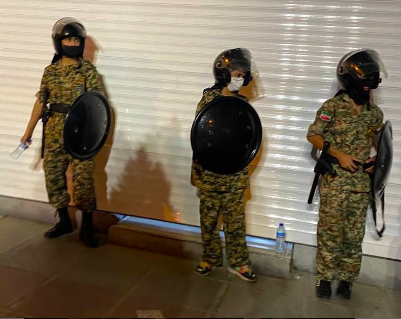 گزارش دیلی‌میل درباره استفاده سپاه از کودک‌سربازان؛ «کودکان را برای خشونت آماده می‌کنند»