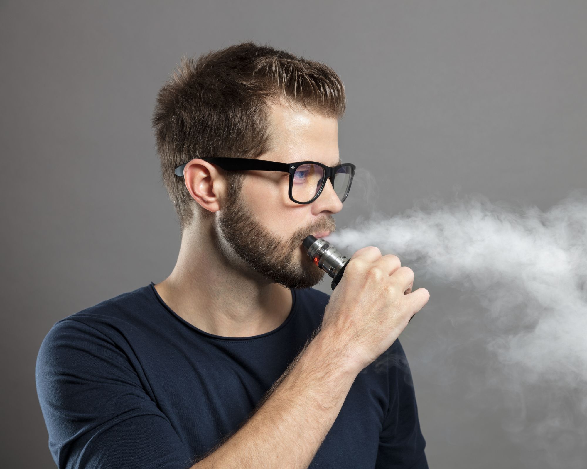 از نیکوتین تا فلزات سنگین؛ پژوهش تازه درباره خطرات سیگارهای الکترونیکی