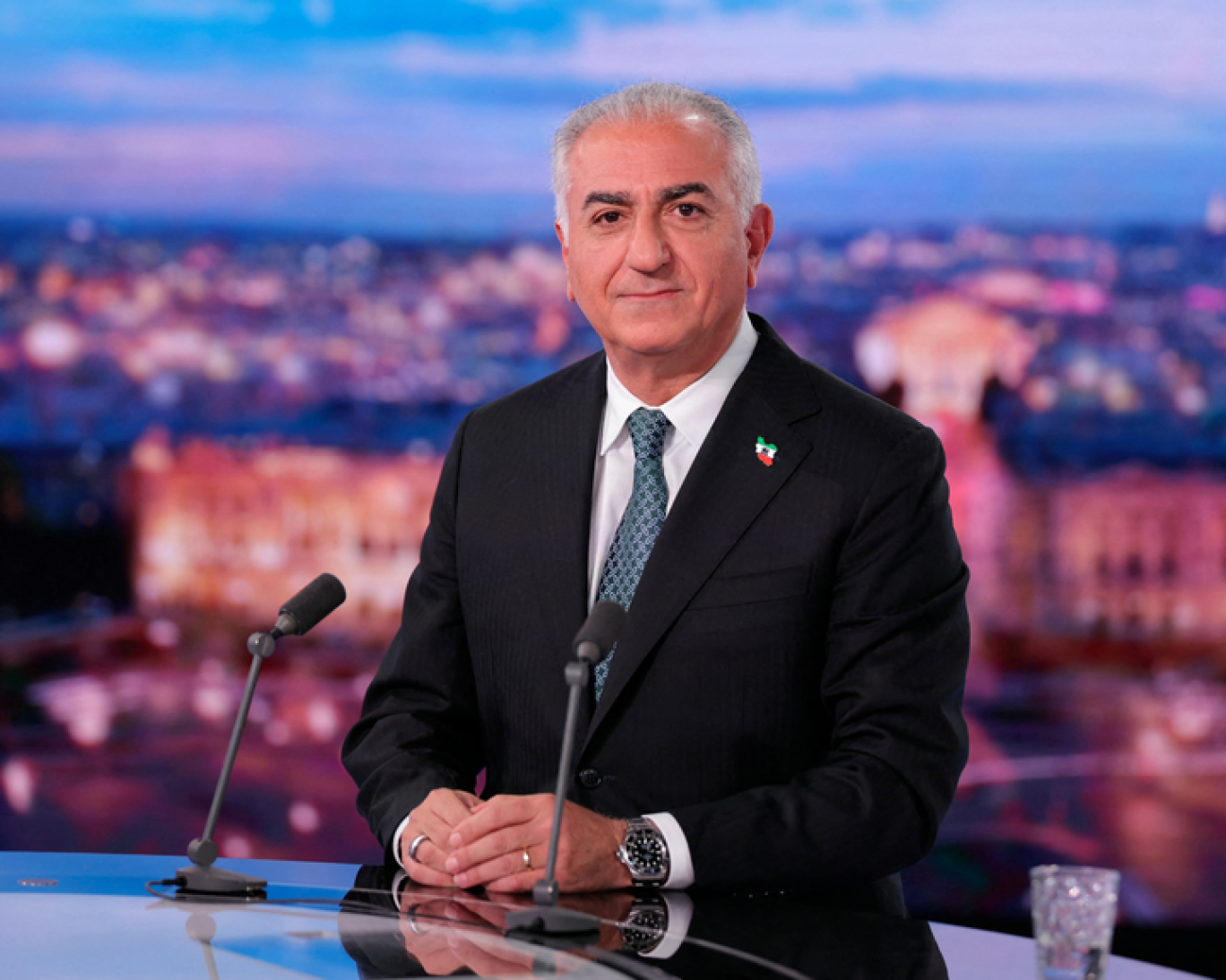 جهان باید به اعتبار سیاسی و دیدگاه‌های شاهزاده رضا پهلوی توجه کند