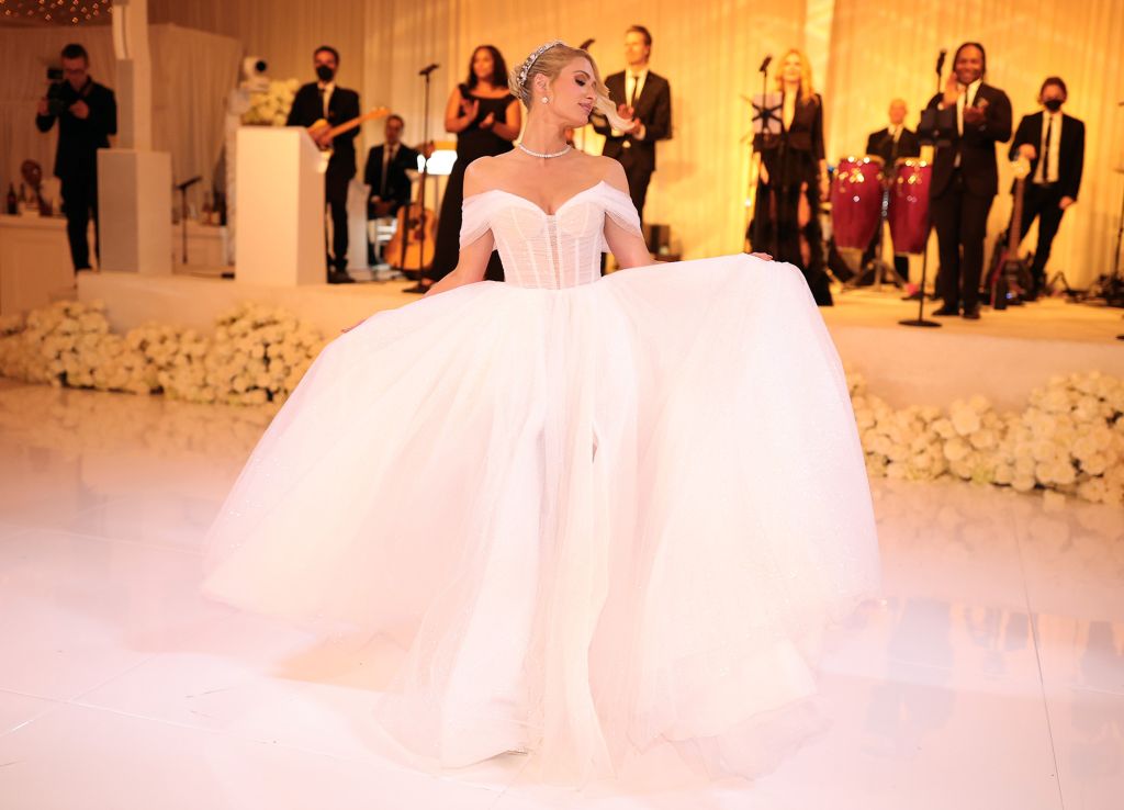 paris-hilton-wedding-dresses530.jpg.