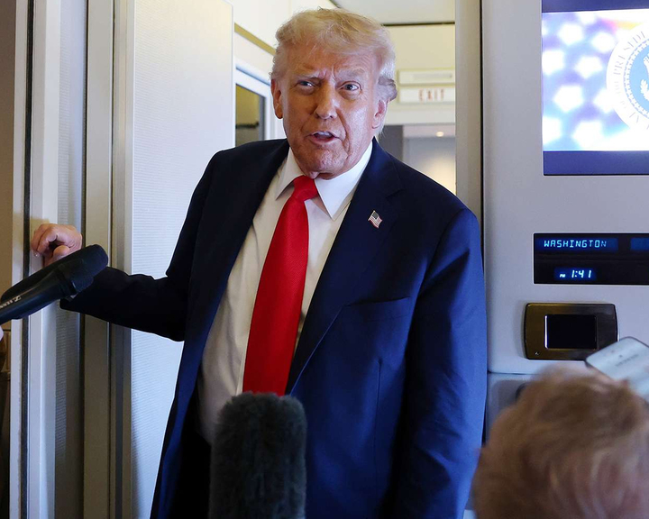 ترامپ احتمال تصرف جزیره خارگ را مطرح کرد؛ «قالیباف عبور کشتی‌ها را برای من تایید کرد»