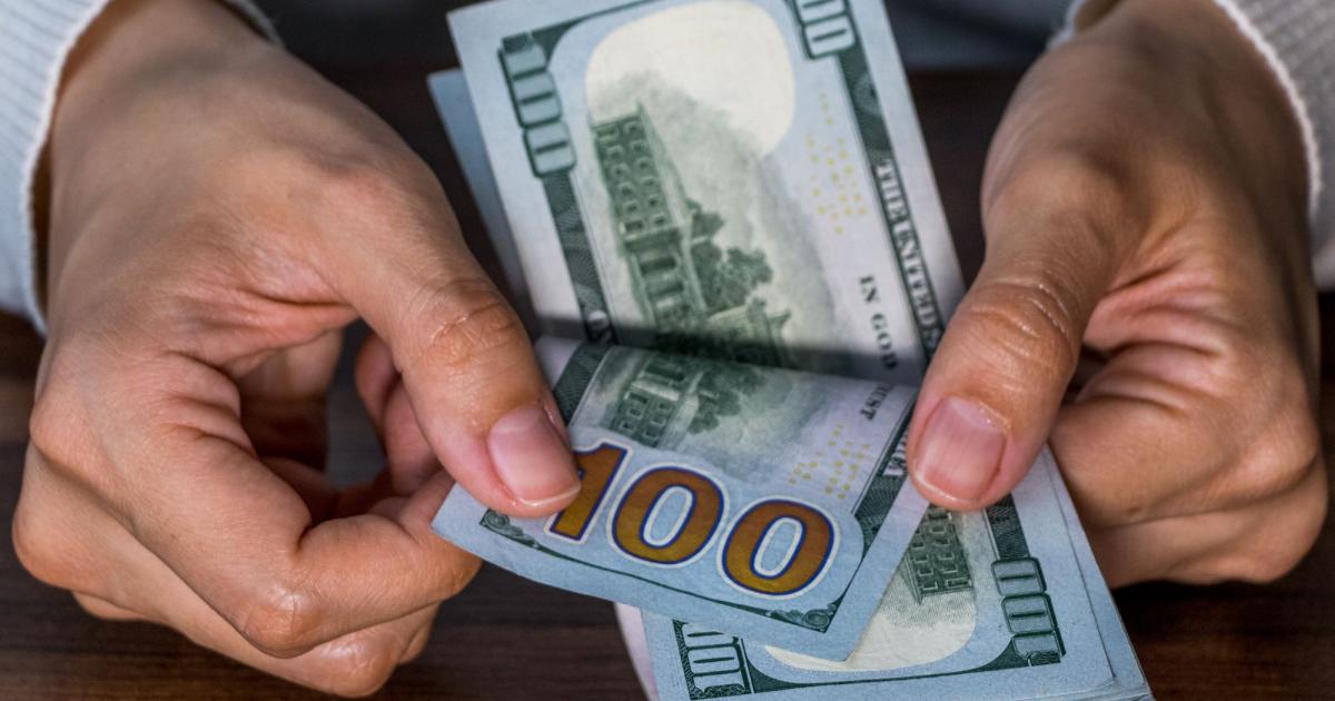 عراق با درخواست آمریکا برای توقف جریان دلار به شبه‌نظامیان وابسته به تهران موافقت کرد