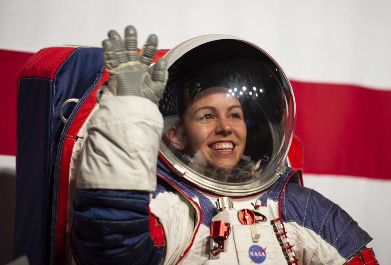 Сегодня космический день. Космос 2024. Космонавт из Нью джерси. НАСА девушка космонавт молодая на Марс.