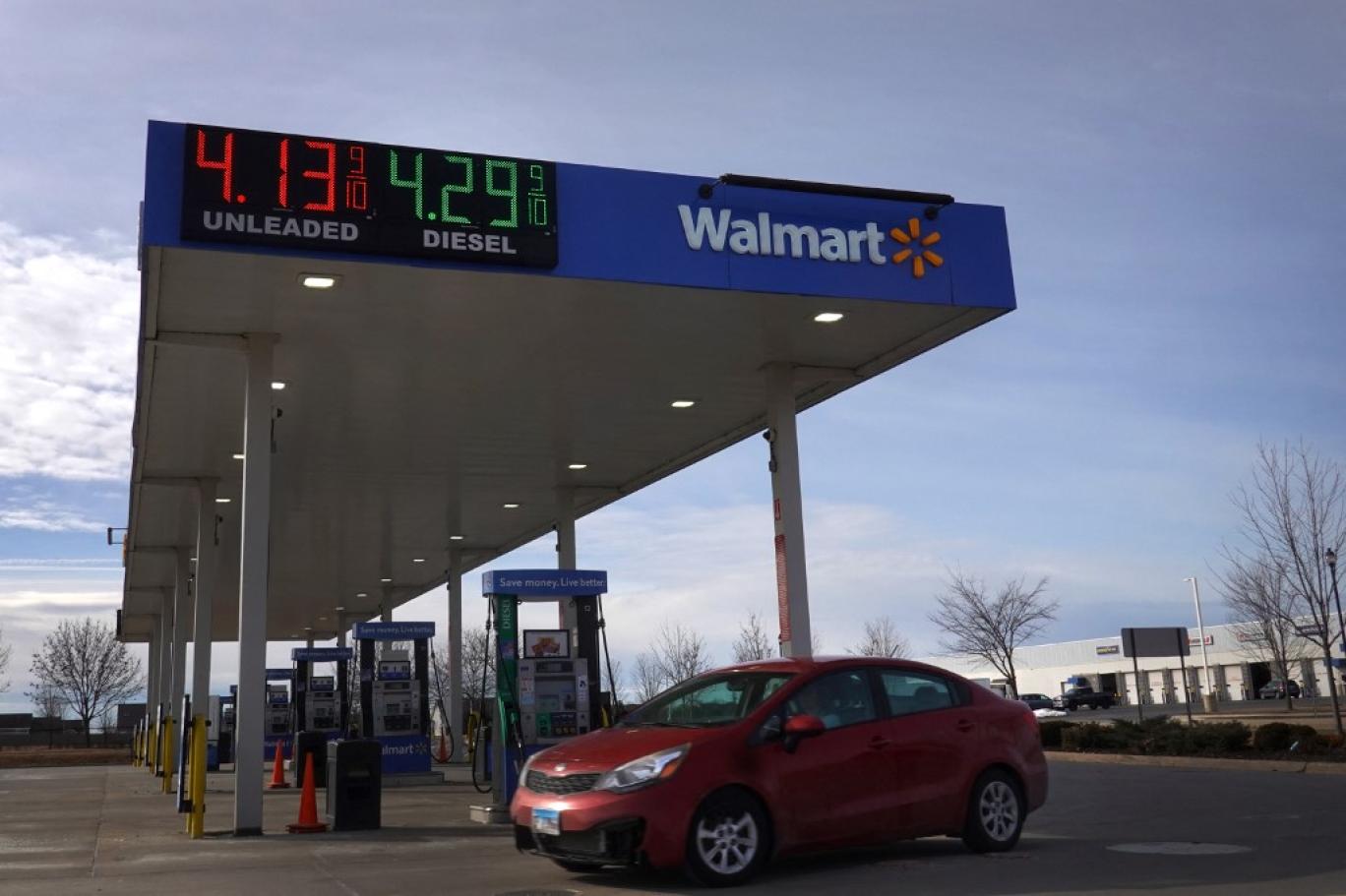 Галлон стоит. Галлон бензина в США. Галлон бензина в США 2022. USA Gas Prices 2022. Gas топливо США.