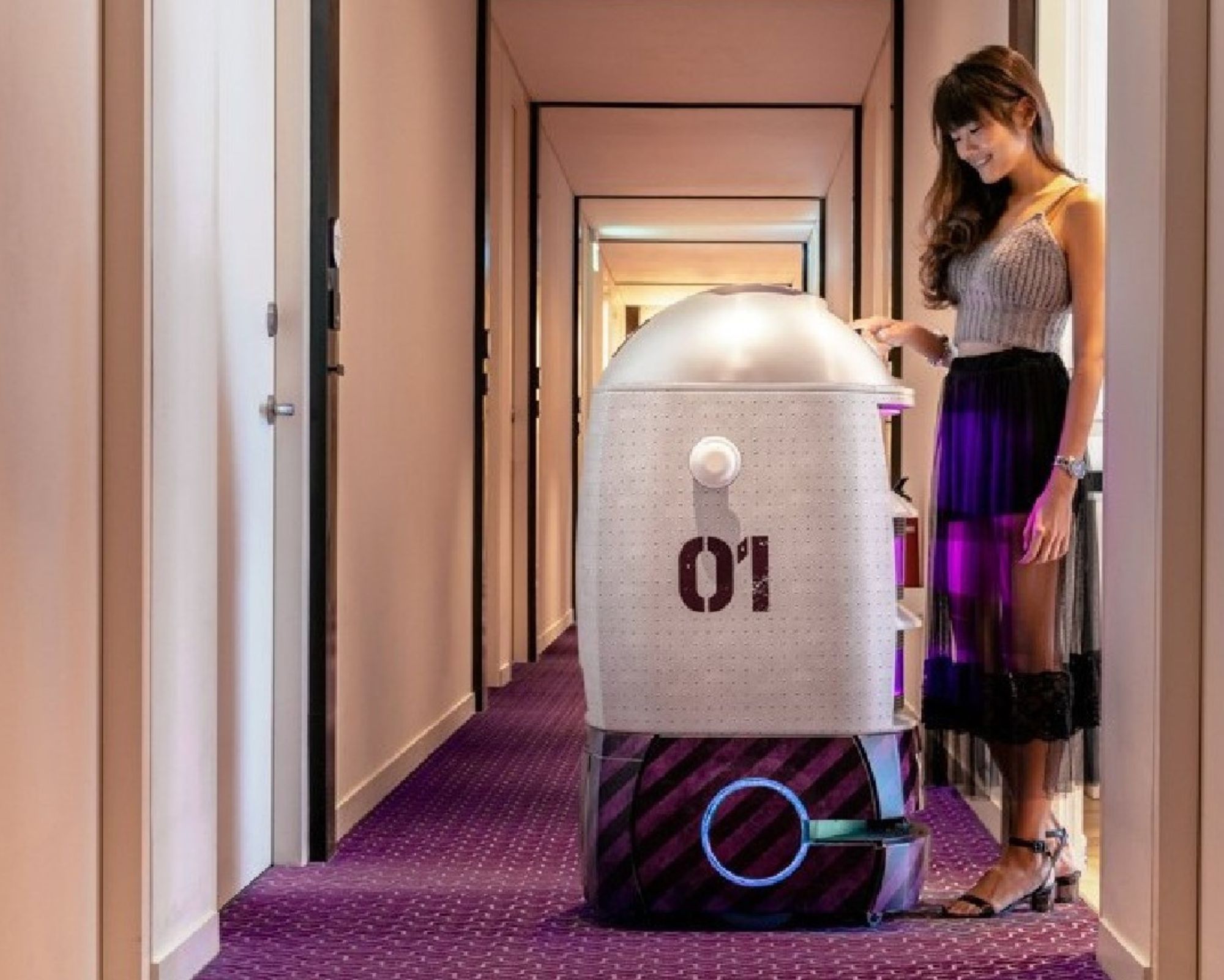 ربات هتل یوتل.jpg