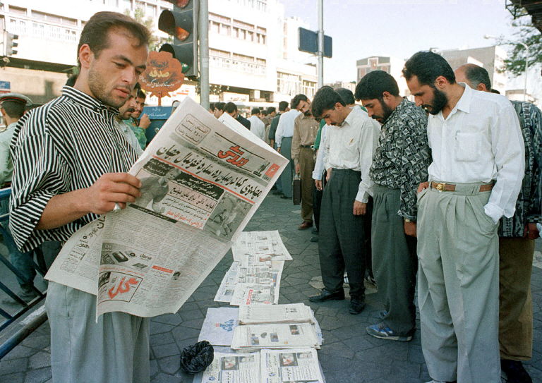 نمایی از خیابان های تهران دهه هفتاد.jpg