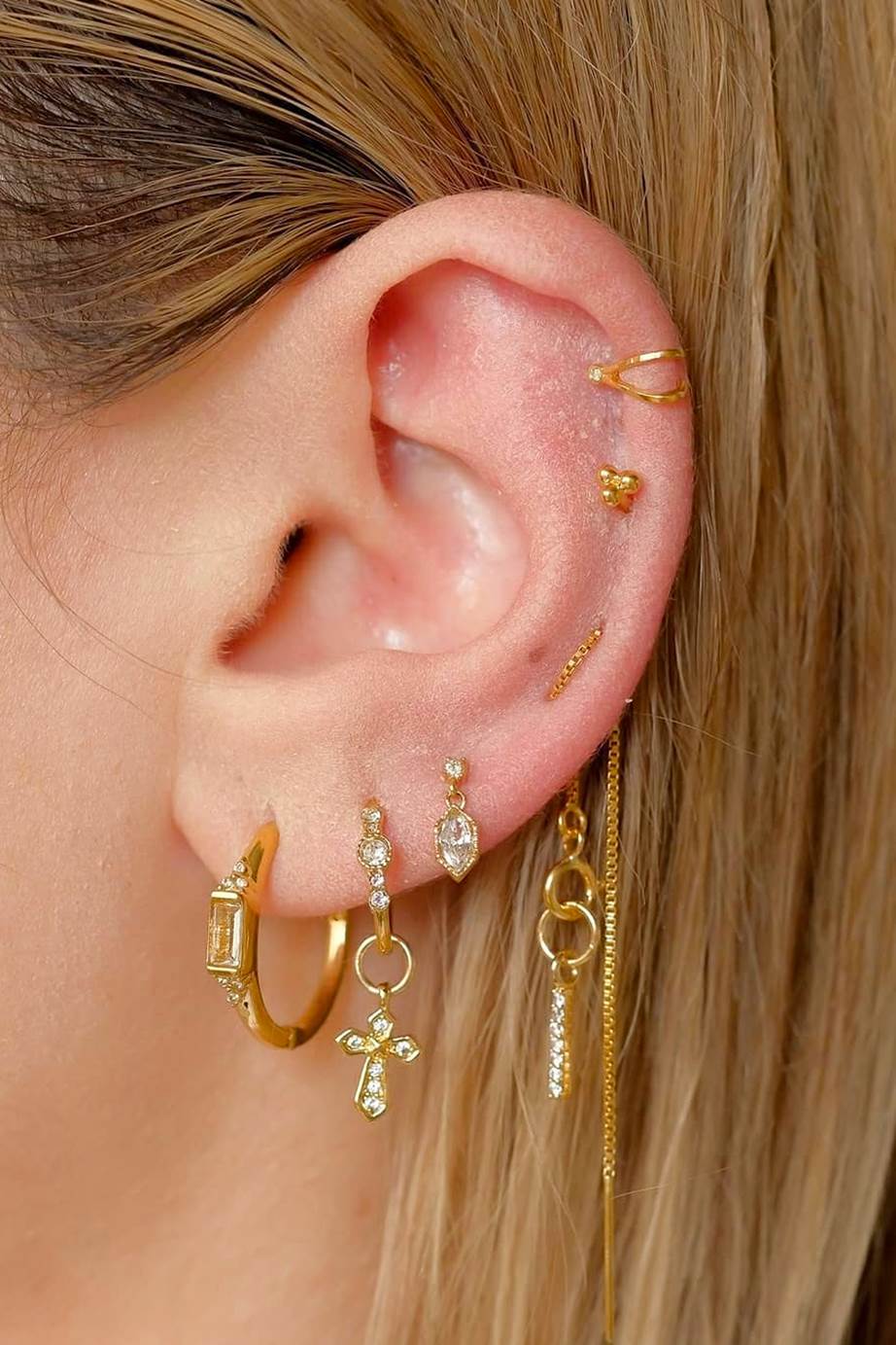 1639976034885_fashion-trends-2022-in-ear-stack.jpg