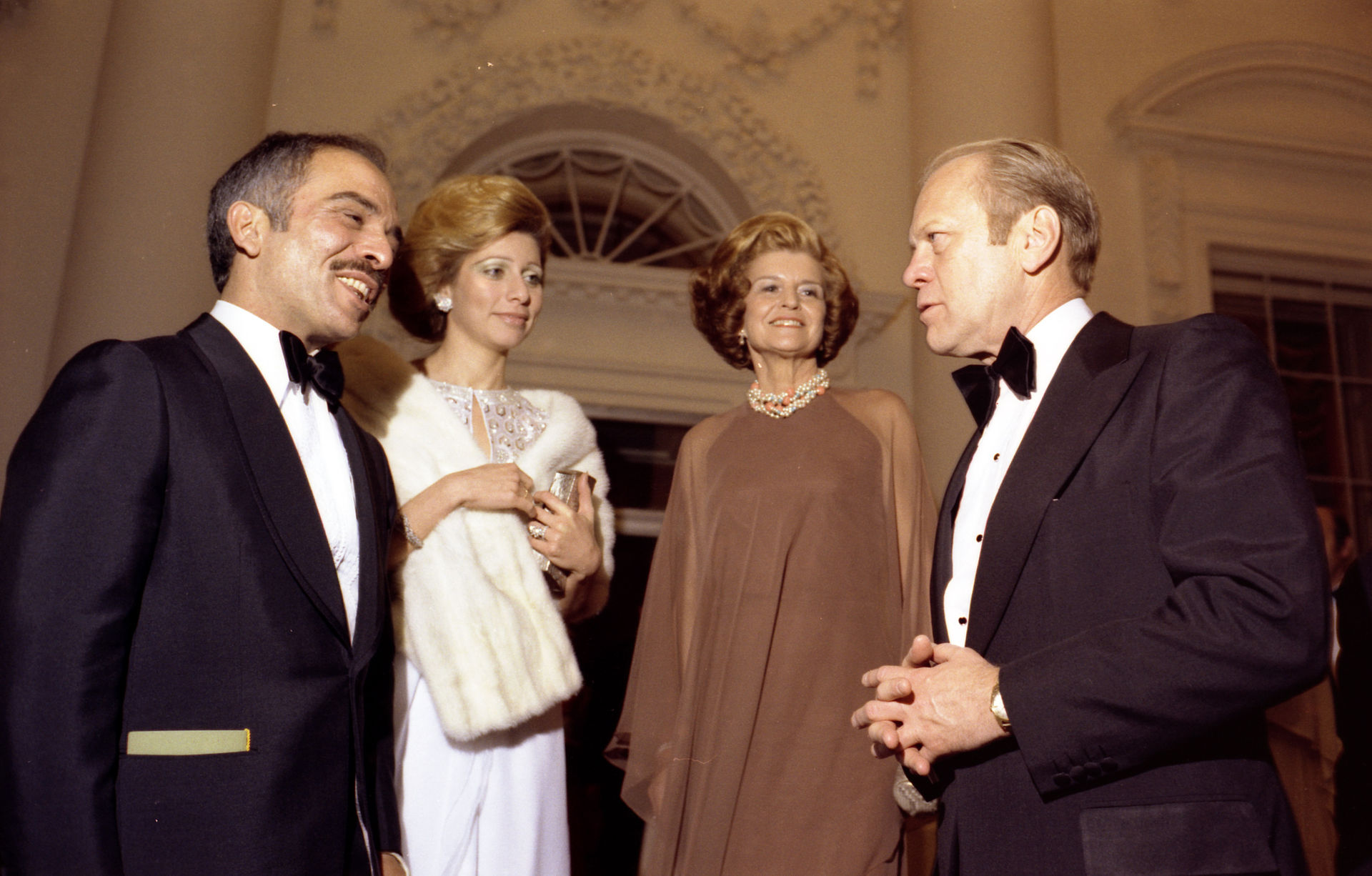 King_Hussein_and_Queen_Alia_with_the_Fords.jpg