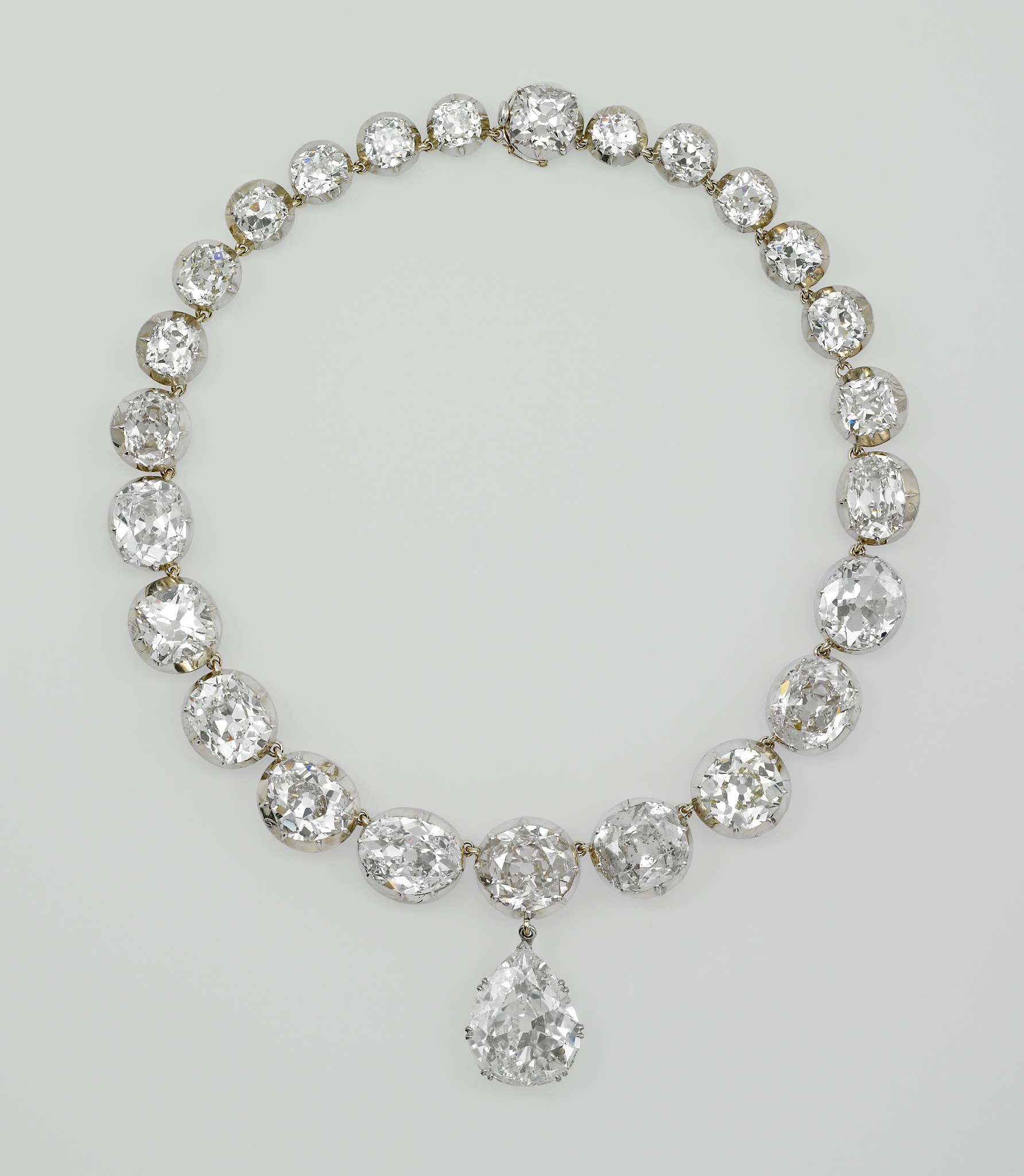 Queen Elizabeth’s Coronation necklace.jpg