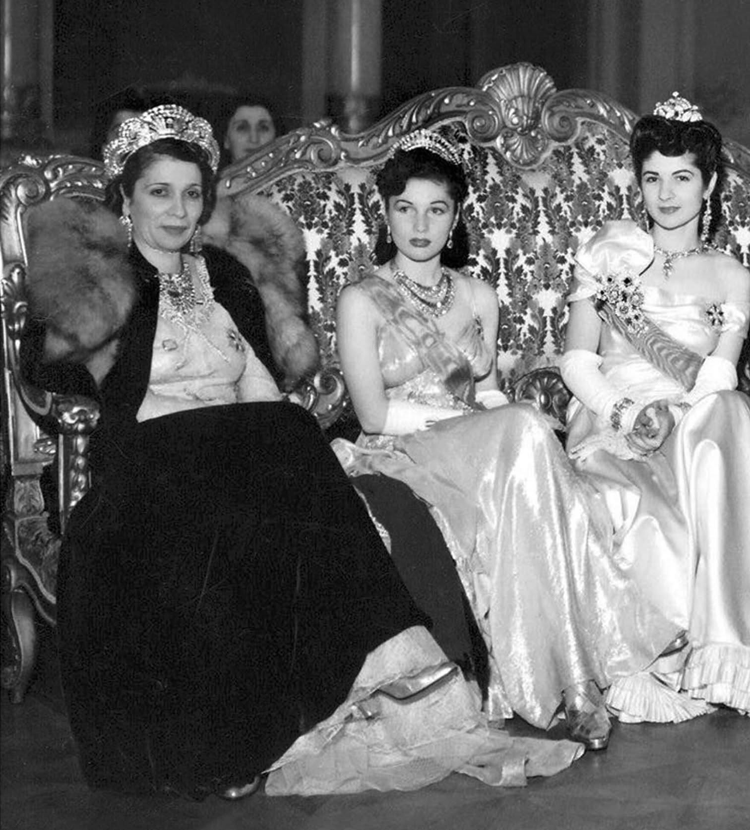 Queen Nazli Van Cleef and Arpels necklace 1.jpg
